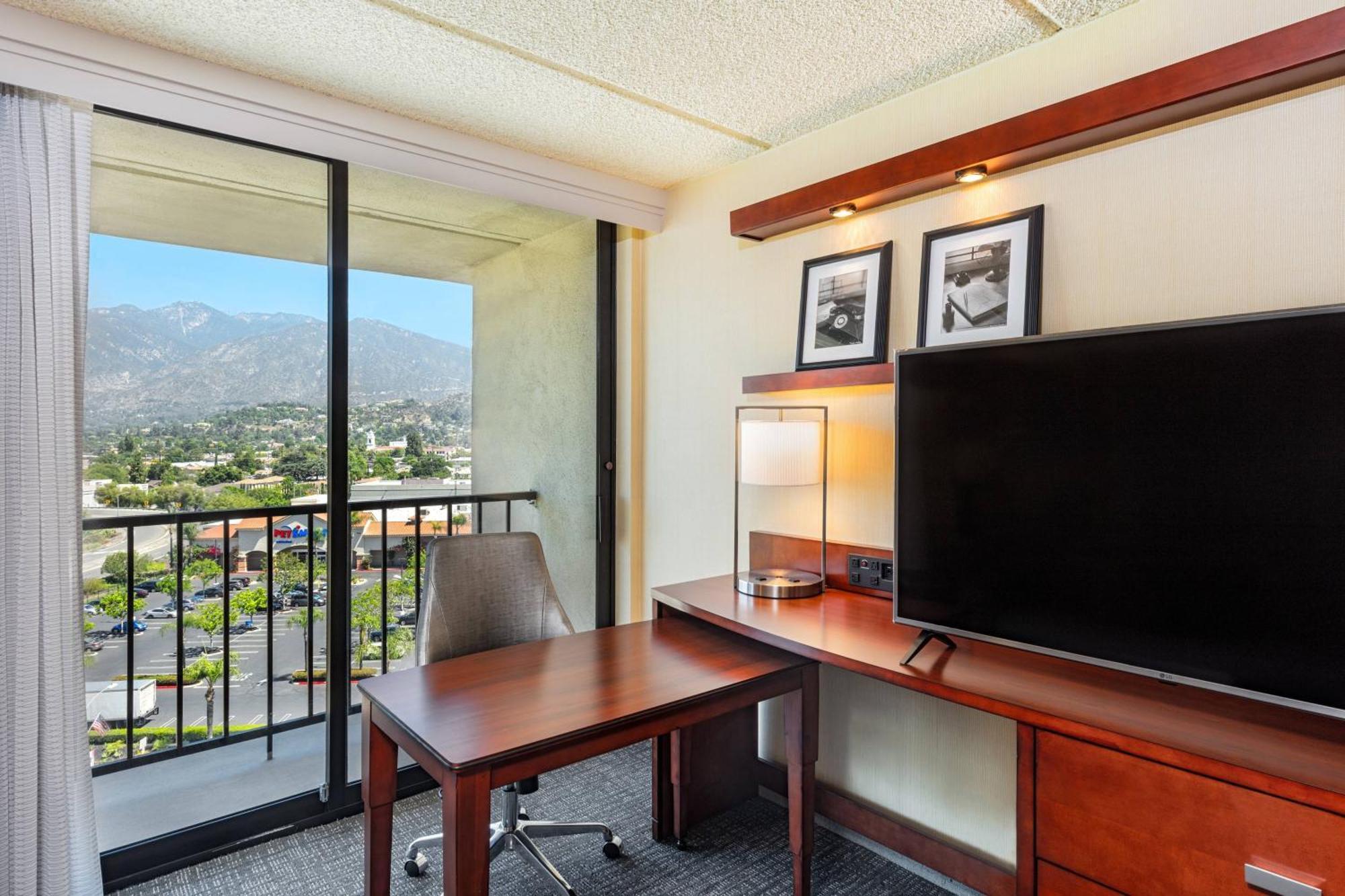 Courtyard By Marriott Los Angeles Pasadena/מונרוביה מראה חיצוני תמונה
