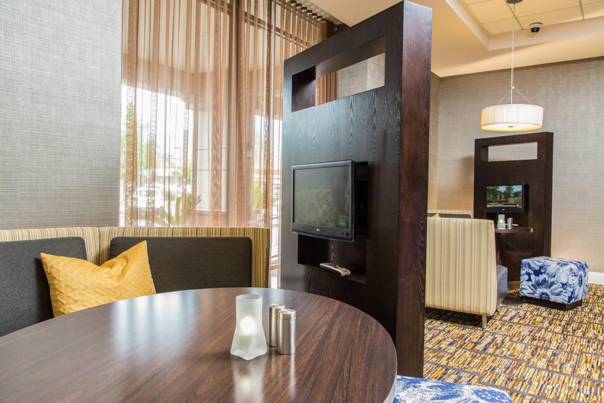 Courtyard By Marriott Los Angeles Pasadena/מונרוביה מראה חיצוני תמונה