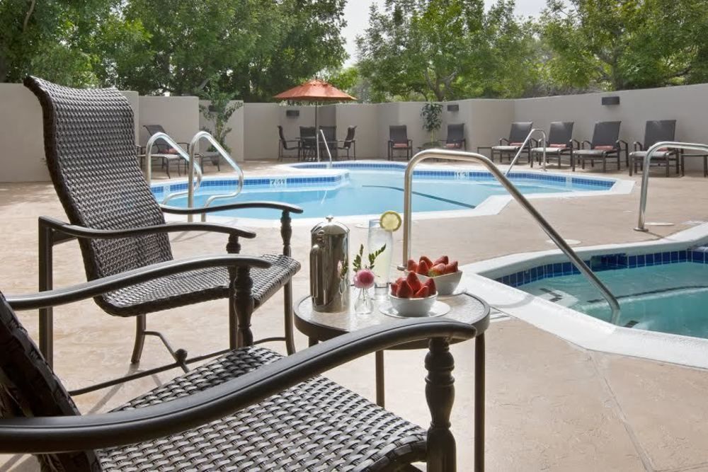 Courtyard By Marriott Los Angeles Pasadena/מונרוביה מראה חיצוני תמונה