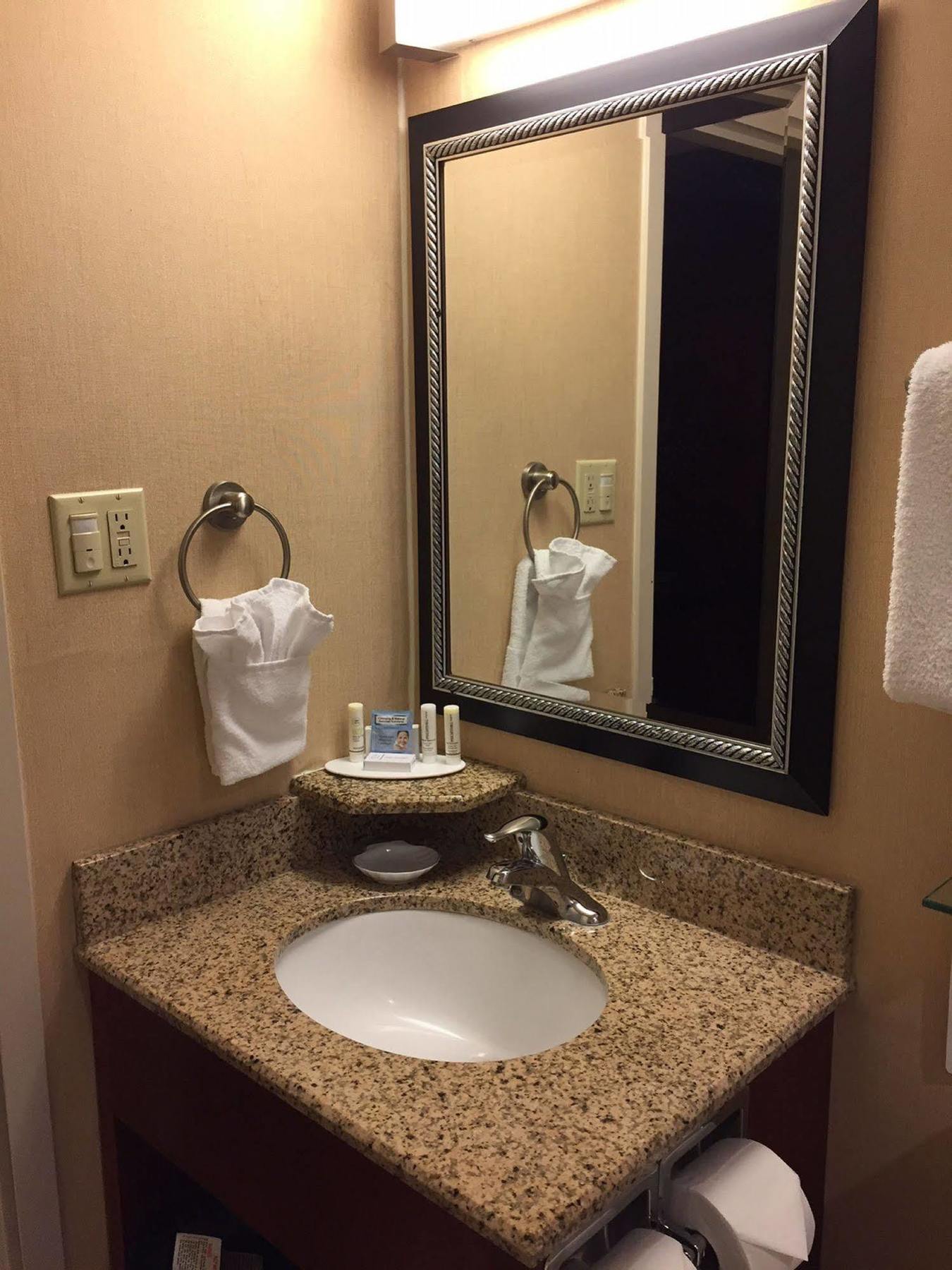 Courtyard By Marriott Los Angeles Pasadena/מונרוביה מראה חיצוני תמונה